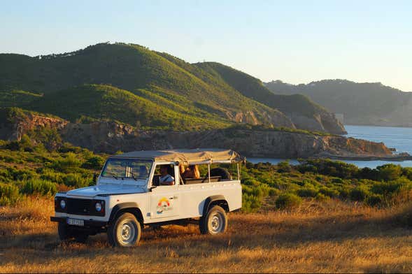 Tour en 4x4 y senderismo por Ibiza + Paseo en barco